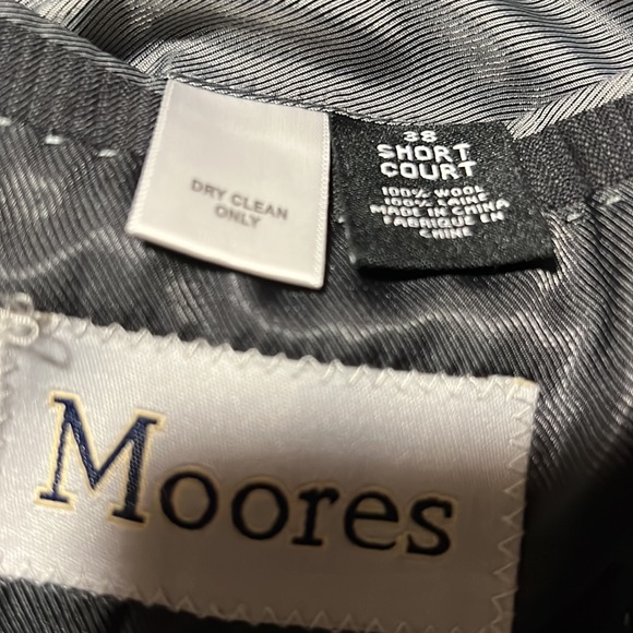 Dark grey wool suit. - Picture 3 of 6